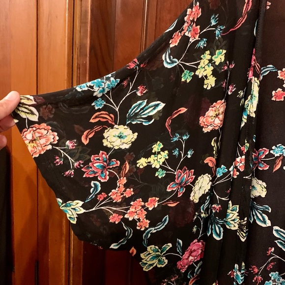 NWT!!! Torrid size 1/2. Black floral print. Short sleeve, long style Kimono. $25 - Picture 3 of 3